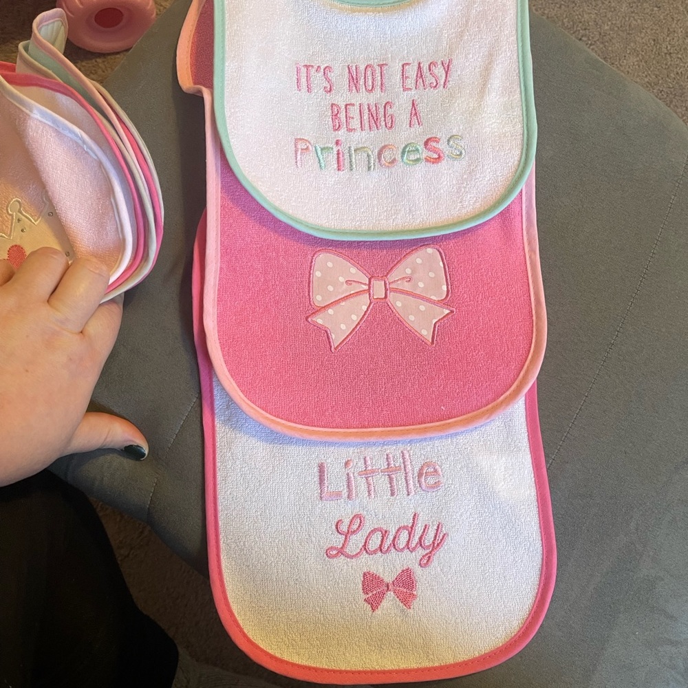 brand new Luvable Friends bibs